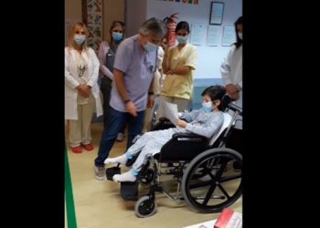 Κορονοϊός: O 8χρονος βγήκε νικητής και επέστρεψε σπίτι του – Το δώρο που του έκαναν οι γιατροί