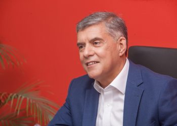 Αμφιταλαντεύεται για το εμβόλιο ο Αγοραστός