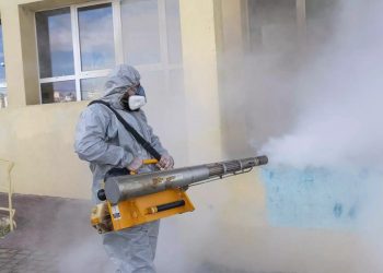 Πώς μεταδίδεται ο κορωνοϊός με την ομιλία ή την αναπνοή σε εσωτερικούς χώρους -Τα νεότερα δεδομένα