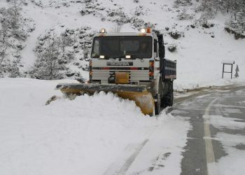 Σε πλήρη ετοιμότητα η Περιφέρειας με 13.000 τόνους αλάτι και 189 μηχανήματα