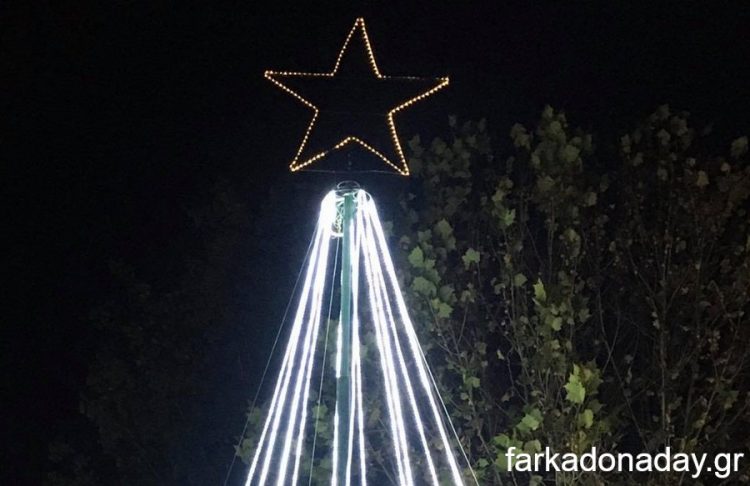 Χριστουγεννιάτικα τραγούδια ακούγονται από τα μεγάφωνα του Δήμου στην Φαρκαδόνα