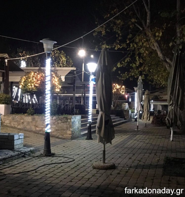 Χριστουγεννιάτικα τραγούδια ακούγονται από τα μεγάφωνα του Δήμου στην Φαρκαδόνα