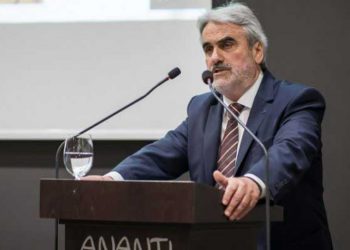Την μη επιβολή «πράσινου τέλους» ζητά από υπουργούς ο Βασίλης Γιαγιάκος