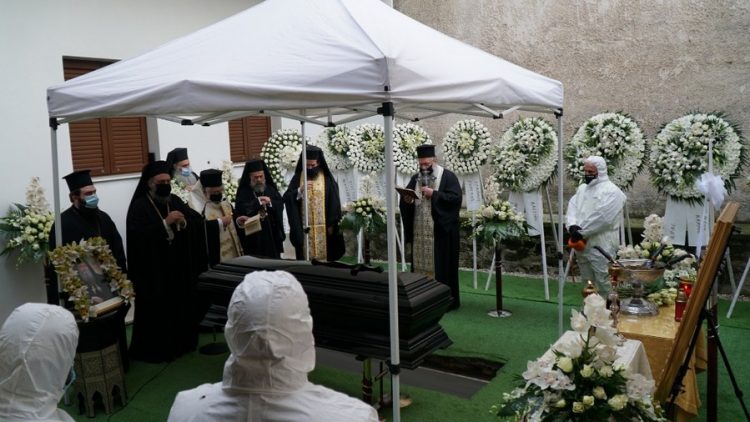 Σε κλίμα βαθιάς συγκίνησης  και με αυξημένα μέτρα  η κηδεία του Μητροπολίτη Αλεξίου