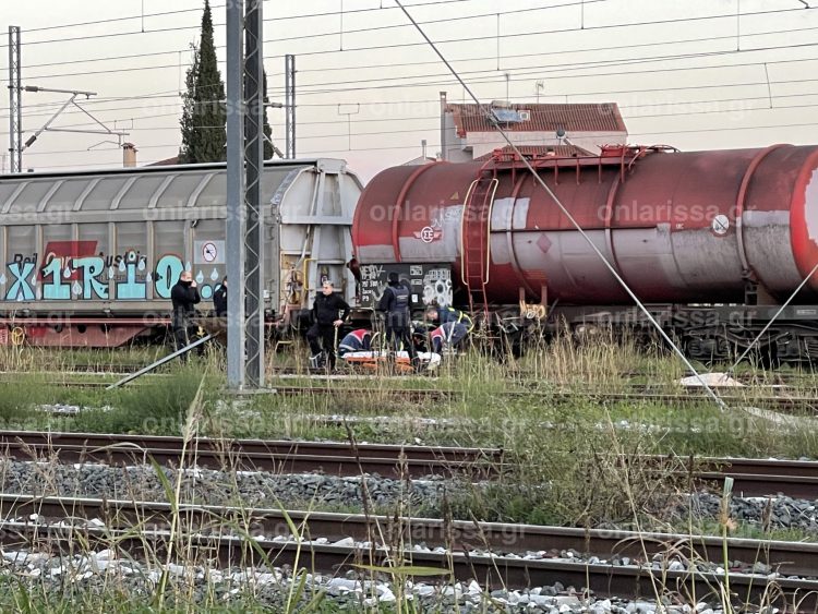 Σοκ στη Λάρισα: Νεαρή κοπέλα “κεραυνοβολήθηκε” στις γραμμές του ΟΣΕ