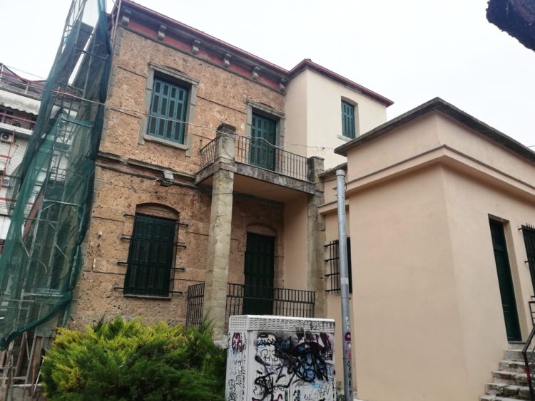 Κρυφές ματιές στο υπό ανακαίνιση Λαογραφικό Μουσείο Τρικάλων