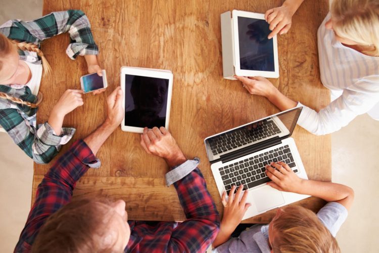 Voucher 200 ευρώ για μαθητές και φοιτητές για αγορά tablet, laptop ή υπολογιστή – Τα κριτήρια
