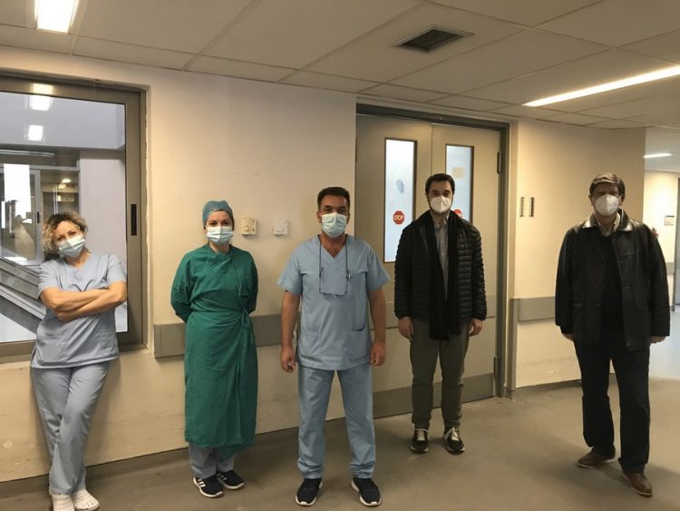 Ξεναγήθηκε στους χώρους του Νοσοκομείου Τρικάλων όπου θα πραγματοποιηθούν  οι εμβολιασμοί