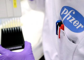 Κορωνοϊός: Θέμα ωρών η έγκριση του εμβολίου της Pfizer στις ΗΠΑ
