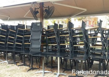 «Νέκρωσε» η Φαρκαδόνα – Η εικόνα με τα μαζεμένα τραπεζοκαθίσματα προκαλεί θλίψη!