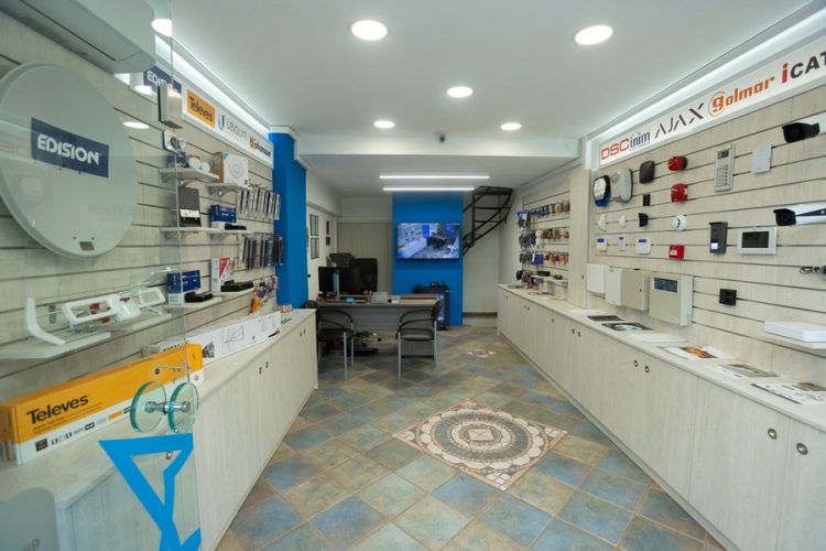 Η επιχείρηση XYTAS TECH σας εύχεται καλές γιορτές!