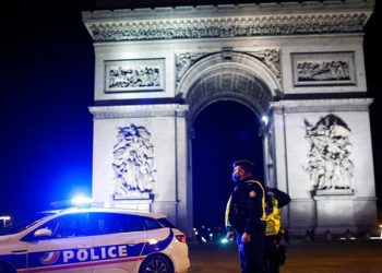 Σκληρό lockdown στη Γαλλία: Απαγόρευση κυκλοφορίας από τις 18:00