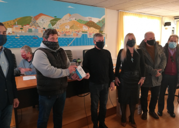Ψηφιακά θερμόμετρα στην Ένωση Ποδοσφαιρικών Σωματείων Θεσσαλίας παρέδωσε ο Αγοραστός