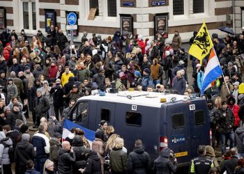 Ολλανδία: Χιλιάδες πολίτες διαμαρτύρονται για το lockdown