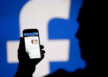 Επτά στους 10 Ελληνες αφιερώνουν τον χρόνο τους στα social media