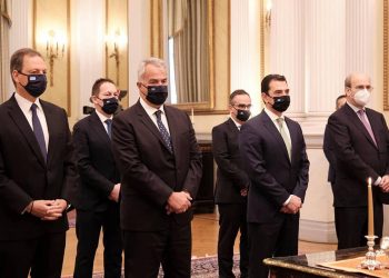 Με θρησκευτικό όρκο ορκίστηκε υπουργός Ενέργειας ο Κώστας Σκρέκας (BINTEO)