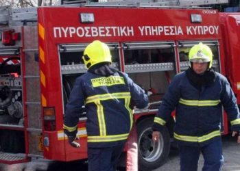 Έκτακτο: Ξέσπασε φωτιά στο εργοστάσιο Υφαντής στο Γριζάνο