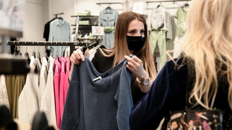 Με ραντεβού αναμένεται να ανοίξουν τη Δευτέρα τα καταστήματα