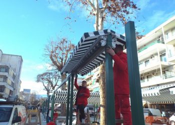 Τοποθετούνται και οι τέντες στη νέα λαϊκή αγορά στα Τρίκαλα