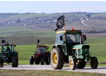 Βγαίνουν τα Τρακτέρ στο Δήμο Φαρκαδόνας… Tα Γερόντια των 80+  πάνε για “Covid-19”!!