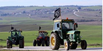 Βγαίνουν τα Τρακτέρ στο Δήμο Φαρκαδόνας… Tα Γερόντια των 80+  πάνε για “Covid-19”!!