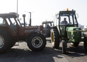 Ζεσταίνουν τα τρακτέρ «γαλάζιοι» αγρότες του δήμου μας