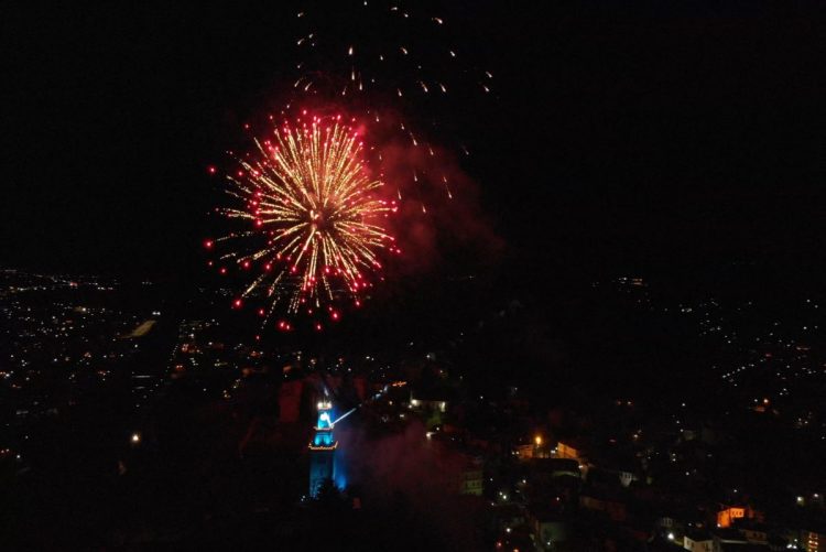 «Θα τα καταφέρουμε!» – Αισιόδοξο & φαντασμαγορικό μήνυμα από τα Τρίκαλα για το 2021