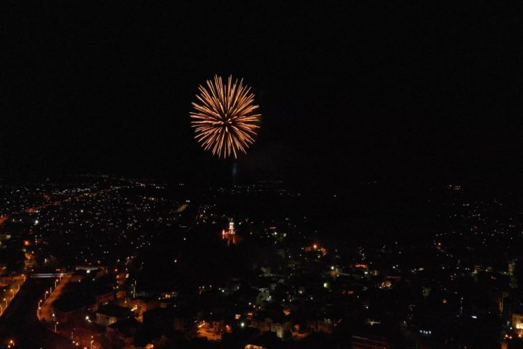 «Θα τα καταφέρουμε!» – Αισιόδοξο & φαντασμαγορικό μήνυμα από τα Τρίκαλα για το 2021