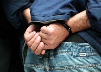 Μεγάλη αστυνομική επιχείρηση στα Φάρσαλα – Έλεγχοι, προσαγωγές και συλλήψεις για όπλα και ναρκωτικά