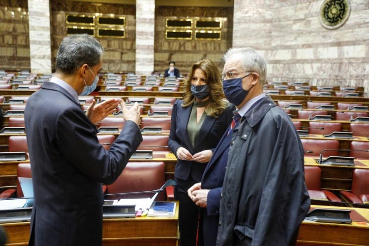 Δυναμική εισήγηση και σθεναρή επιχειρηματολογία από την Κατερίνα Παπακώστα