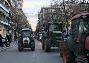 Εικόνες (απ’ τα παλιά) με τα τρακτέρ στο κέντρο της Λάρισας