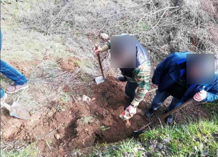 Έθαβε ηρωίνη σε «κρύπτη» επί του εδάφους…