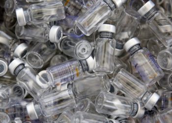 Ρίο ντε Τζανέιρο: Η αστυνομία ερευνά αν γίνονταν «εμβολιασμοί» ηλικιωμένων με κενές σύριγγες
