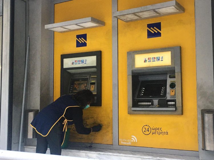 Έκρηξη σε Τράπεζα στο κέντρο της Λάρισας