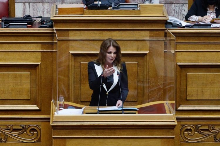 Παπακώστα: «Ισχυρή πολιτική βούληση για την αναδιάρθρωση & τον εκσυγχρονισμό των ΑΕΙ»
