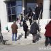 Συνωστισμός έξω από την τράπεζα στην Φαρκαδόνα και ταλαιπωρία των πολιτών