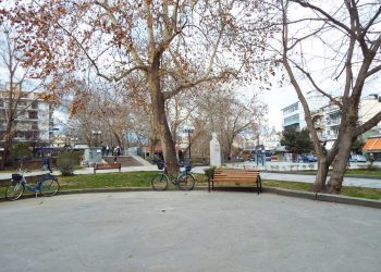5 νέα κρούσματα κορωνοϊού στα Τρίκαλα και 41 στη Λάρισα