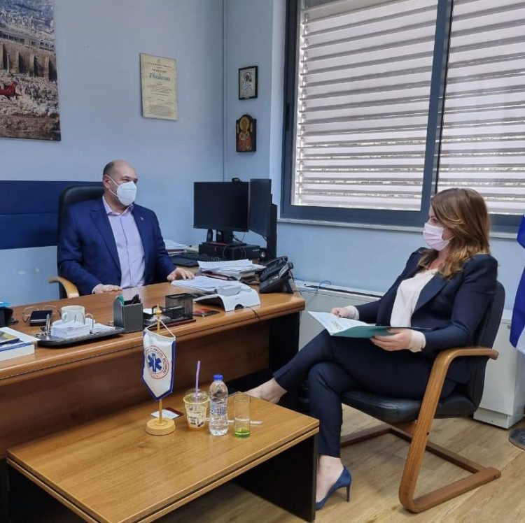 Την παροχή ασθενοφόρου οχήματος στο Κ.Υ Φαρκαδόνας, αιτήθηκε η Κατερίνα Παπακώστα στον Διοικητή του ΕΚΑΒ