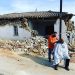Πήρε τους δρόμους…. και  κουρεύει δωρεάν τους σεισμοπαθείς