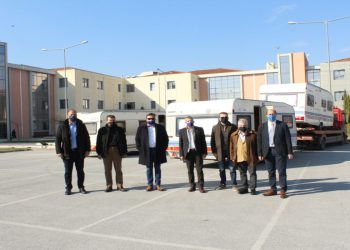 Τρία τροχόσπιτα παρέδωσε η Συνεταιριστική Τράπεζα Θεσσαλίας  για τη στέγαση σεισμόπληκτων
