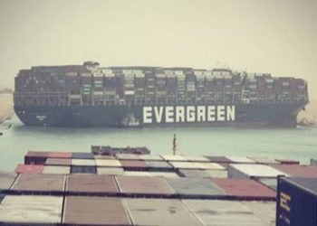 Φράκαρε η διώρυγα του Σουέζ – Ακινητοποιήθηκε πλοίο μήκους 400 μέτρων