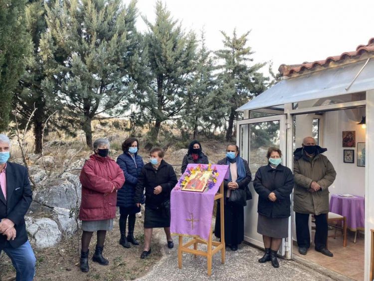 Στο κατεστραμμένο Κουτσόχερο ο Μητροπολίτης Λαρίσης για την Πρώτη Στάση των Χαιρετισμών της Υπεραγίας Θεοτόκου