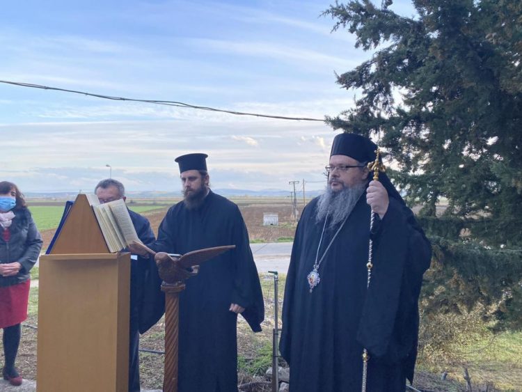 Στο κατεστραμμένο Κουτσόχερο ο Μητροπολίτης Λαρίσης για την Πρώτη Στάση των Χαιρετισμών της Υπεραγίας Θεοτόκου