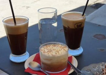 Γερή “καμπάνα” σε ιδιοκτήτη καφετέριας που την λειτούργησε παράνομα χθες στον Τύρναβο