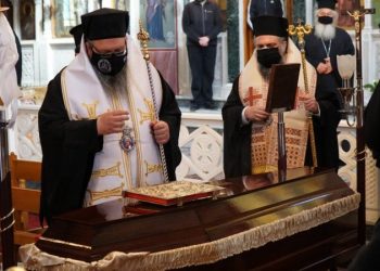 Η Εξόδιος ακολουθία του Αρχιμανδρίτου Διονυσίου Χουρμουζιάδη στον Μητροπολιτικό Ναό των Τρικάλων