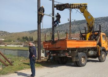 Εντατικές οι εργασίες για την τοποθέτηση κοντέινερ στο Γριζάνο
