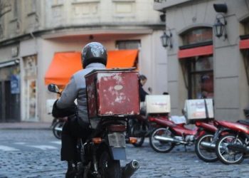 Σοκ για Βολιώτη ντελιβερά – Πελάτης του έβγαλε όπλο!
