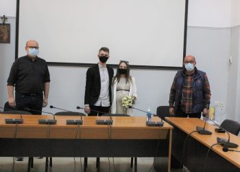 Γάμος στο Δημαρχείο Φαρκαδόνας
