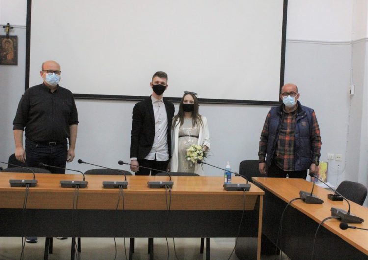 Γάμος στο Δημαρχείο Φαρκαδόνας