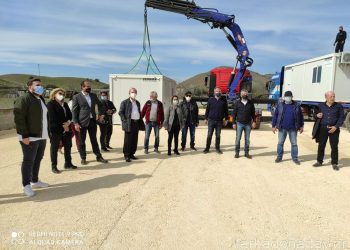 Έφτασαν οι πρώτοι οικισμοί και τα τροχόσπιτα για τους σεισμοπαθείς του Γριζάνου